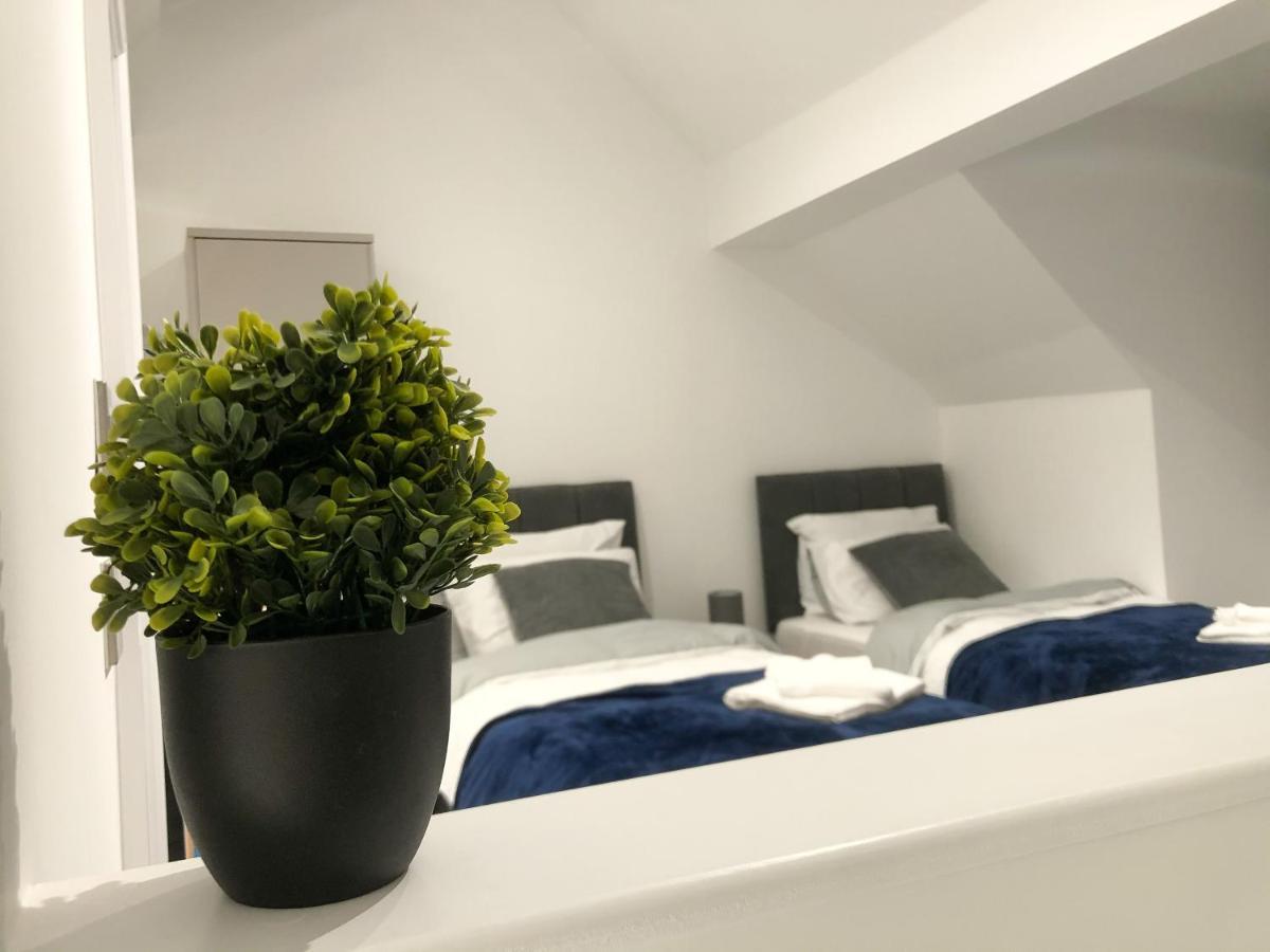10Min To City - Free Parking - Private Studio - Contractor Friendly 曼彻斯特 外观 照片