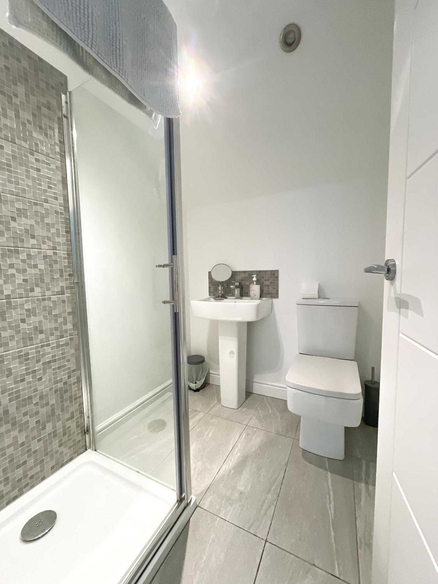 10Min To City - Free Parking - Private Studio - Contractor Friendly 曼彻斯特 外观 照片